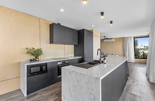 Minlacowie House | Samphire Stays at Hardwicke Bay - Absolute beachfront!