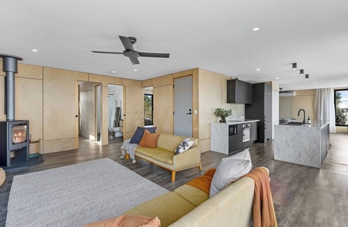 Minlacowie House | Samphire Stays at Hardwicke Bay - Absolute beachfront!