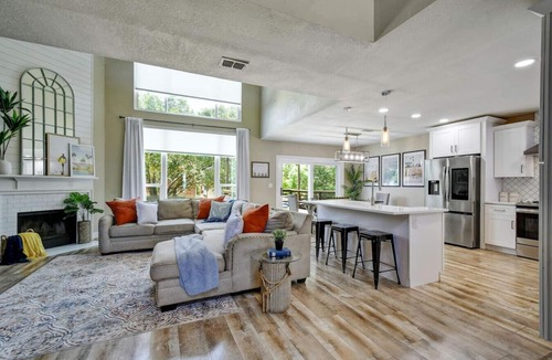 Stone Oak House | San Antonio 4BR House ~Sparkling Pool ~Stylish
