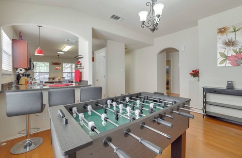 North San Antonio - SAT Cottage | San Antonio Area Home w/Deck, 14 Mi to Dtwn!