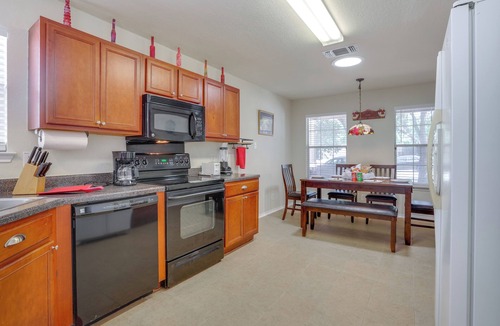 North San Antonio - SAT Cottage | San Antonio Area Home w/Deck, 14 Mi to Dtwn!