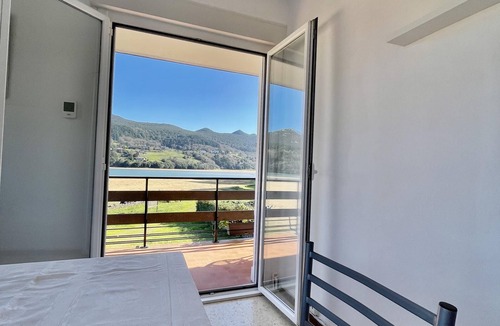 Sukarrieta Apartment | San Antonio Beach Flat