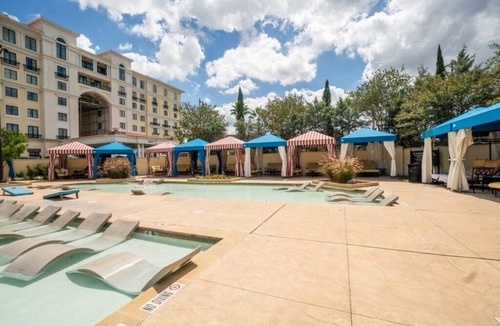 Wetmore Apartment | San Antonio | Couples Spa Stay | Pool + Spa | Junior Suite
