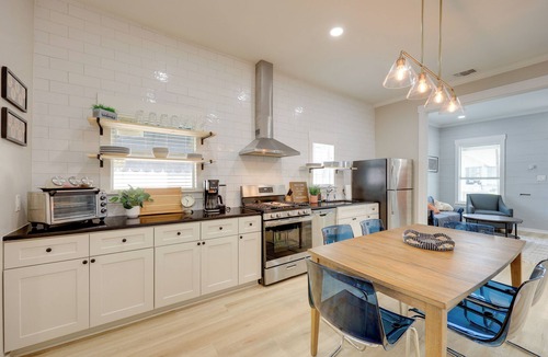 Southtown Cottage | San Antonio Home 2 Mi to Dtwn, Swim Spa!