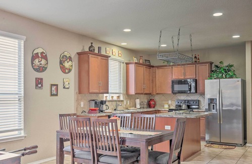 Wetmore House | San Antonio Home w/Hot Tub: Near Golf & Shopping