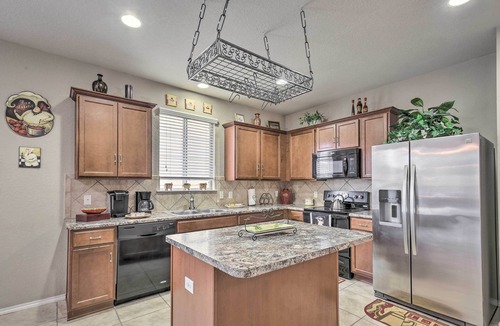 Wetmore House | San Antonio Home w/Hot Tub: Near Golf & Shopping