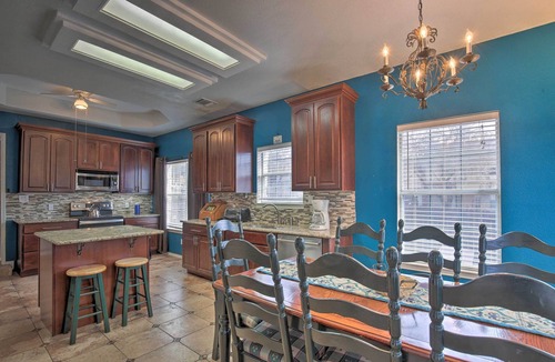 Oak Creek House | San Antonio Home w/Pool & Hot Tub Near SeaWorld!