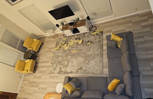North Central Thousand Oaks House | San Antonio luxury and fun