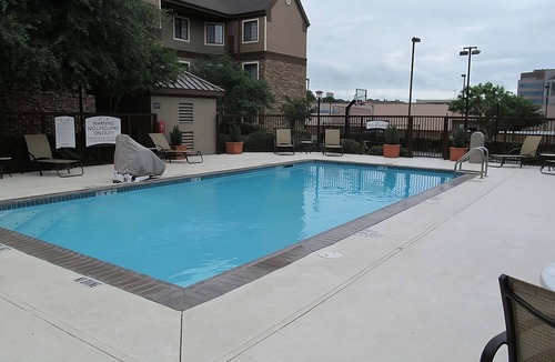Vance Jackson Apartment | San Antonio Sea World Adventure! Free Breakfast, Kitchen, Outdoor Pool Available