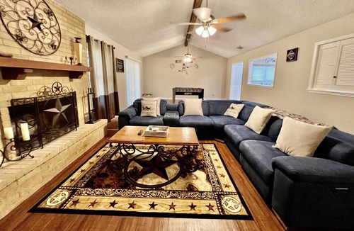 North San Antonio - SAT House | San Antonio TX- 3BR Fully Furnished Corporate Home