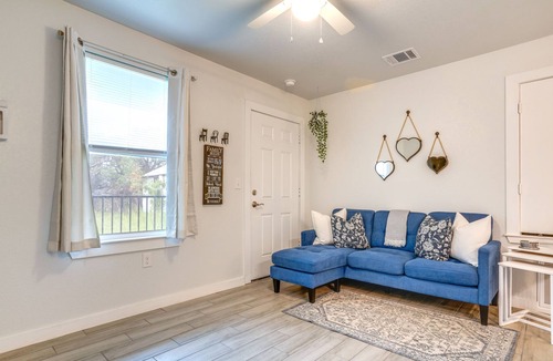 Woodridge Apartment | San Antonio Vacation Rental ~ 3 Mi to UT Campus!