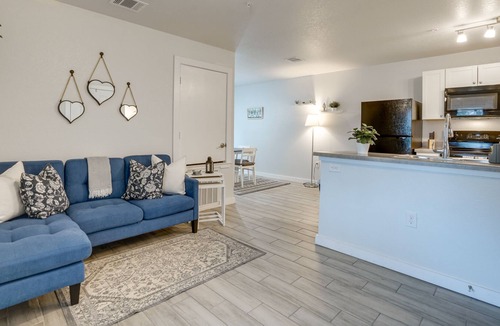 Woodridge Apartment | San Antonio Vacation Rental ~ 3 Mi to UT Campus!