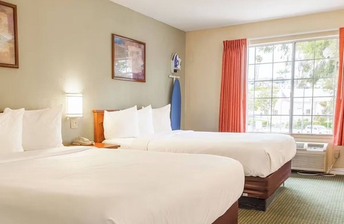 San Clemente Hotel | San Clemente Pier & Restaurants Steps from 2 Queen Beds Room | Free Parking