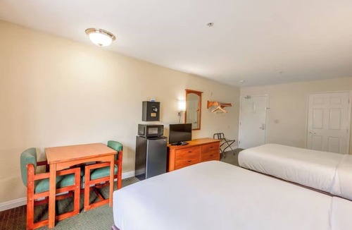 San Clemente Hotel | San Clemente Pier & Restaurants Steps from 2 Queen Beds Room | Free Parking