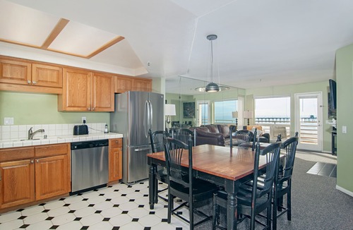 Imperial Beach Condo | San Diego County Oceanfront 3 bedroom-heated pool/jacuzzi. Complex on the sand