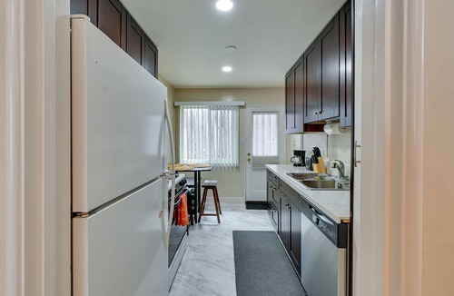 Pacific Beach Apartment | San Diego Gem: Walk to Bay, Beaches & Boardwalk