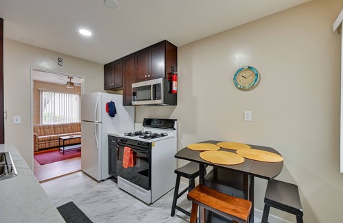 Pacific Beach Apartment | San Diego Gem: Walk to Bay, Beaches & Boardwalk
