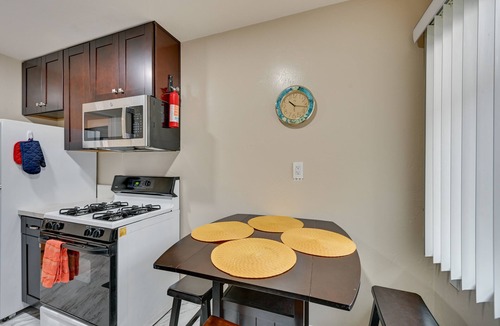 Pacific Beach Apartment | San Diego Gem: Walk to Bay, Beaches & Boardwalk