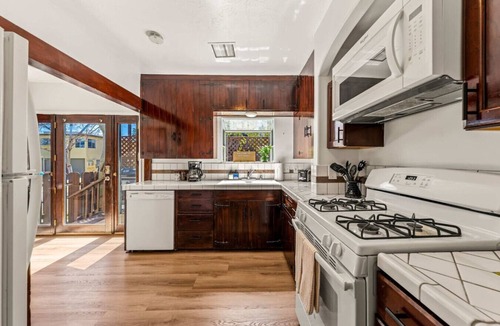 Hillcrest House | San Diego Hillcrest Bungalow w/Parking