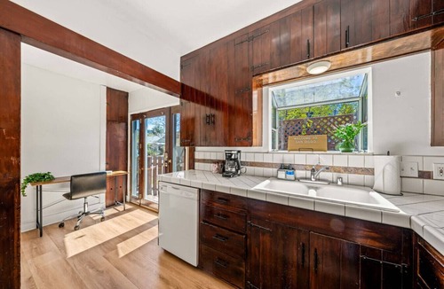 Hillcrest House | San Diego Hillcrest Bungalow w/Parking