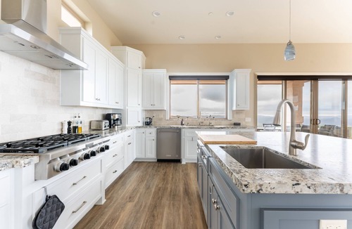 Ramona House | San Diego Wine Country | Pool, Views, 4BR