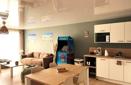 Neuf-Mesnil Apartment | San Francisco - Suite in residence with swimming pool