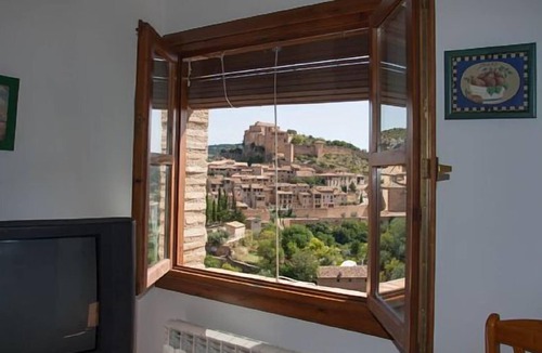 Alquezar Cottage | San Hipólito Apartment for 8 people