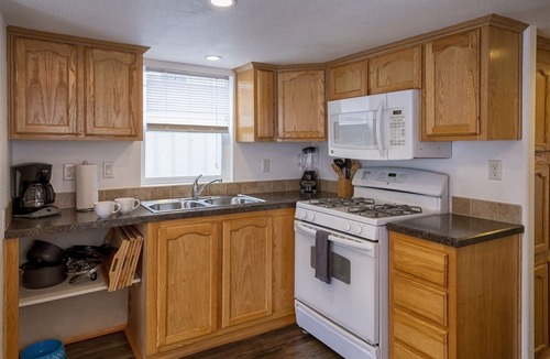 Fort Bragg House | San Juan - Cozy tiny pet friendly home in the heart of the historic Noyo harbor