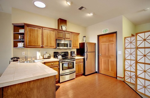 Friday Harbor Condo | San Juan Suites -Conservatory - Pet Friendly!