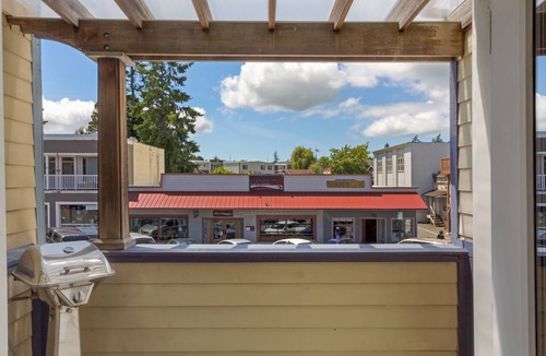 Friday Harbor Condo | San Juan Suites -Conservatory - Pet Friendly!