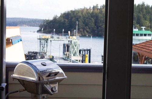 Friday Harbor Condo | San Juan Suites - High Seas! Downtown!