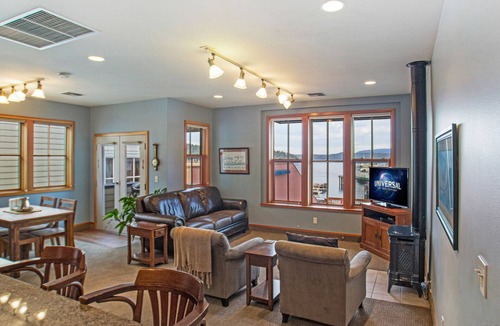 Friday Harbor Condo | San Juan Suites - High Seas! Downtown!