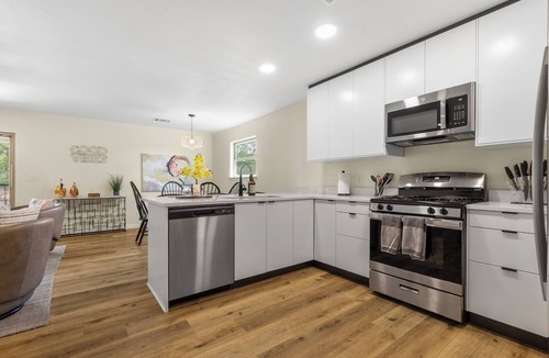 Millview East House | San Marcos King Retreat by TXST, River & Downtown