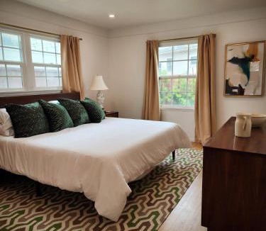 Coastal San Pedro House | San Pedro Coastal Stay Near Beach plus Parking