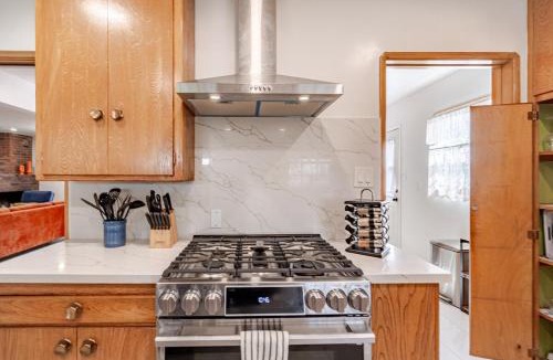 Coastal San Pedro House | San Pedro Coastal Stay Near Beach plus Parking