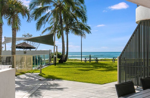 Tugun Apartment | San Simeon 4 - Ground Floor, Absolute Beachfront T