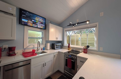 Old Town Apartment | Sanctuary Adorable Gated Loft Studio Old Town Close to Duval - Location Location