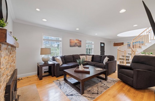 Monroe House | Sanctuary Amidst Natures Majesty