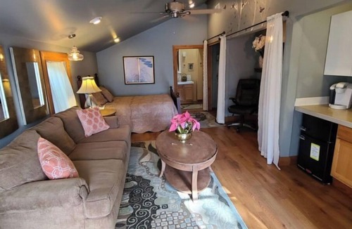 Lafayette Apartment | Sanctuary Studio & Fenced Yard & Outdoor Living Area