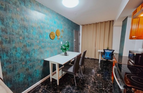 Chinatown Apartment | Sanctum/King Bed/Elevator/Adjustable Desk