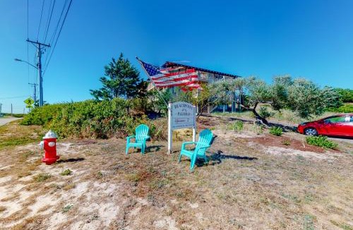 North Truro Hotel | Sand & Beach Within Reach