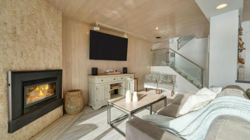 La Selva Beach House | Sand Castle by AvantStay