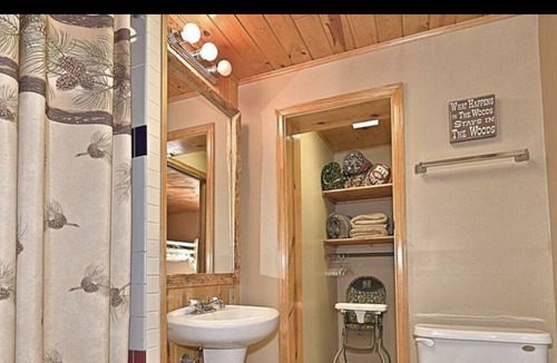 Oslund Cabin | Sand Lake Cabin