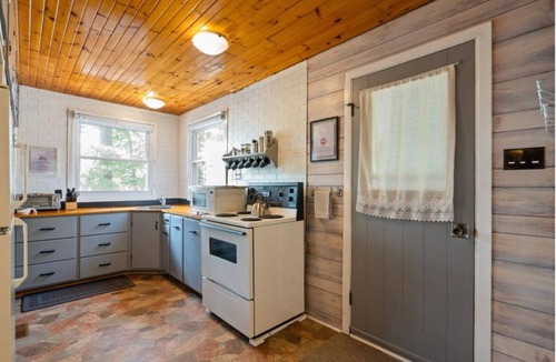 North Frontenac Cottage | Sand Lake Oasis - Three Bedroom Cottage, Sleeps 8