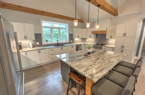 Jones Falls House | Sand Lake Retreat – Waterfront Cottage on Sand Lake, Rideau