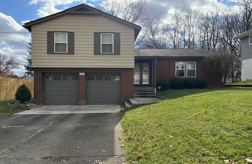 Fairlawn House | Sand Run Retreat - Modern Split-Level Getaway