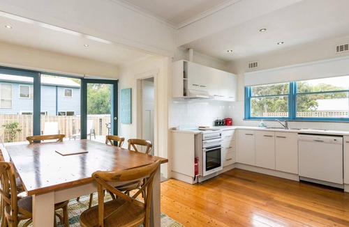 Anglesea House | Sand, Surf & Sunshine