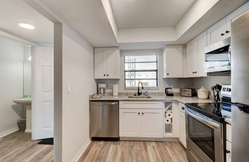 Southern Shores House | Sandal Sand Cottages on Beach