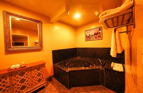 Rogers Seabreeze Hotel | Sandals Inn