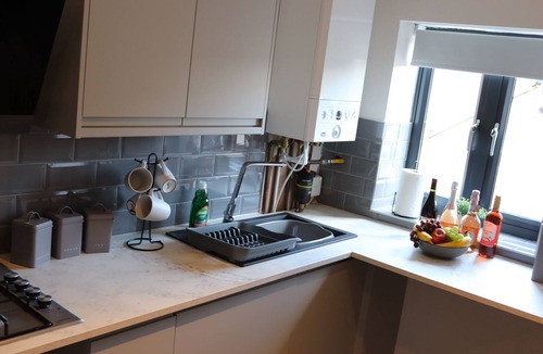 Sandbach Apartment | Sandbach Apartments Private Bathroom